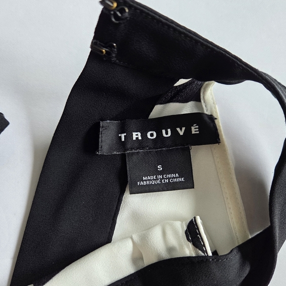 Trouvé Black and White Sleeveless Halter Top - Picture 5 of 9